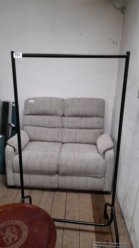 CLOTHES RAIL