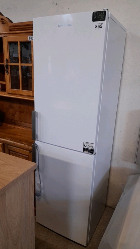 GRUNDIG FRIDGE FREEZER