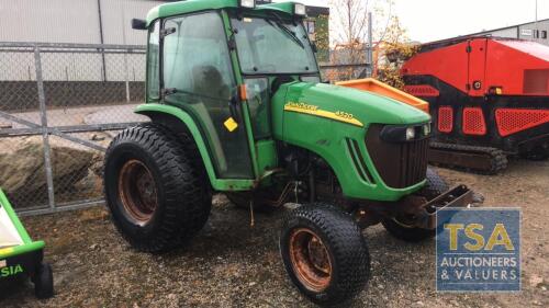 JOHN DEERE 4520