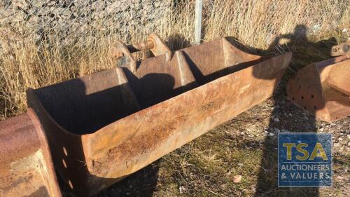 13 TON GRADING BUCKET 65MM PINS 72"