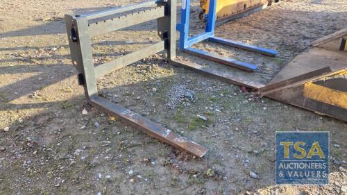 1200MM PALLET FORKS C/W PIN & CONE BACK PLATE