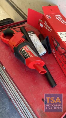 MILWAUKEE CORDLESS VAC CLEANER BATTERY IN P/CABIN