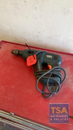 BLACK AND DECKER DRILL