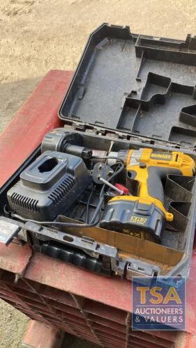 DEWALT CORDLESS DRILL