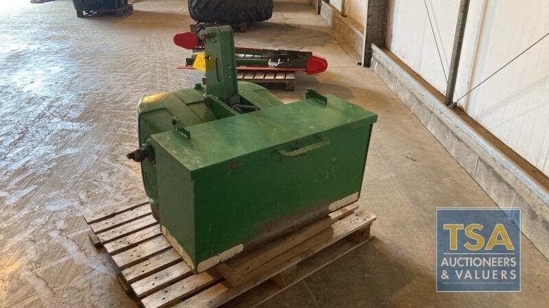 John Deere 1180kg Weigh Block and Box c/w Various Weights