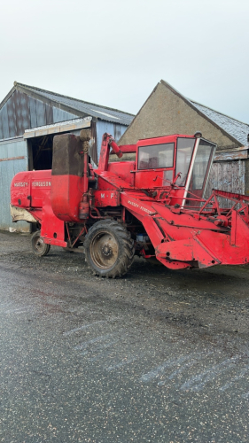 MASSEY FERGUSON COMBINE SU8174