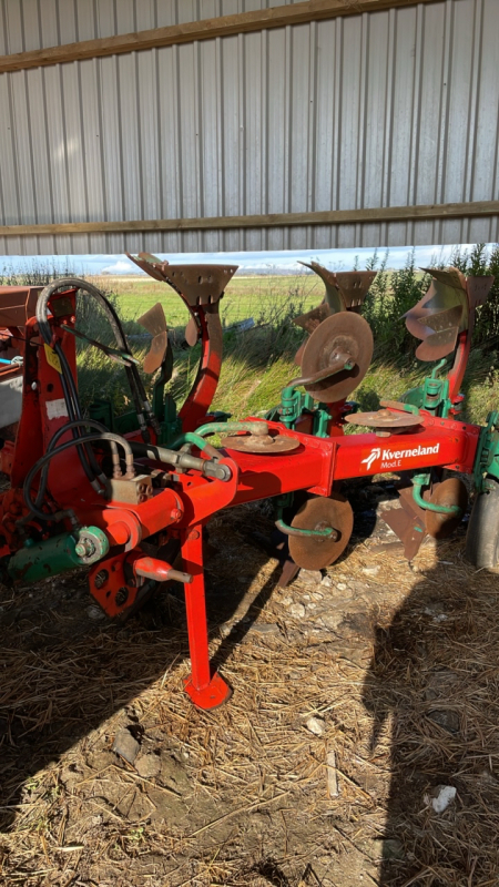 KVERNELAND 3F REV PLOUGH