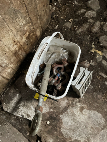 BUCKET OF TOP LINK, SHACKEL TOOLS ETC