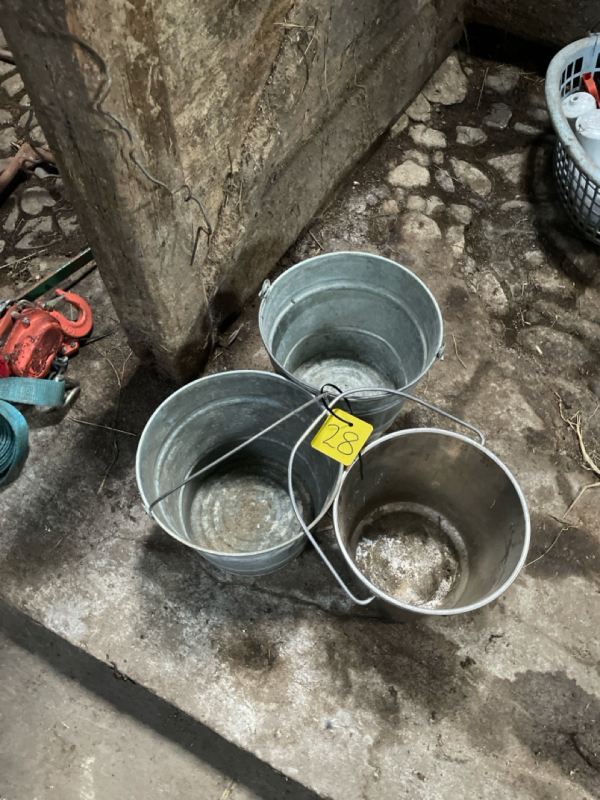 GALVANISED BUCKETS