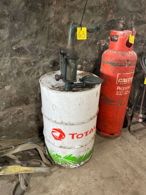 OIL DRUM & PUMP