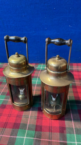 BOX 2 BRASS LAMPS