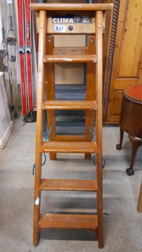 SET OF WOODEN STEPS